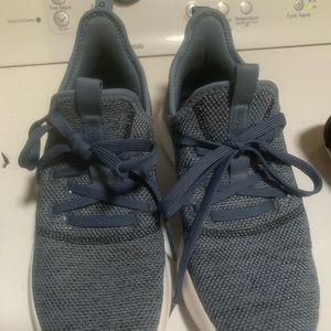 Barely used tennis shoes